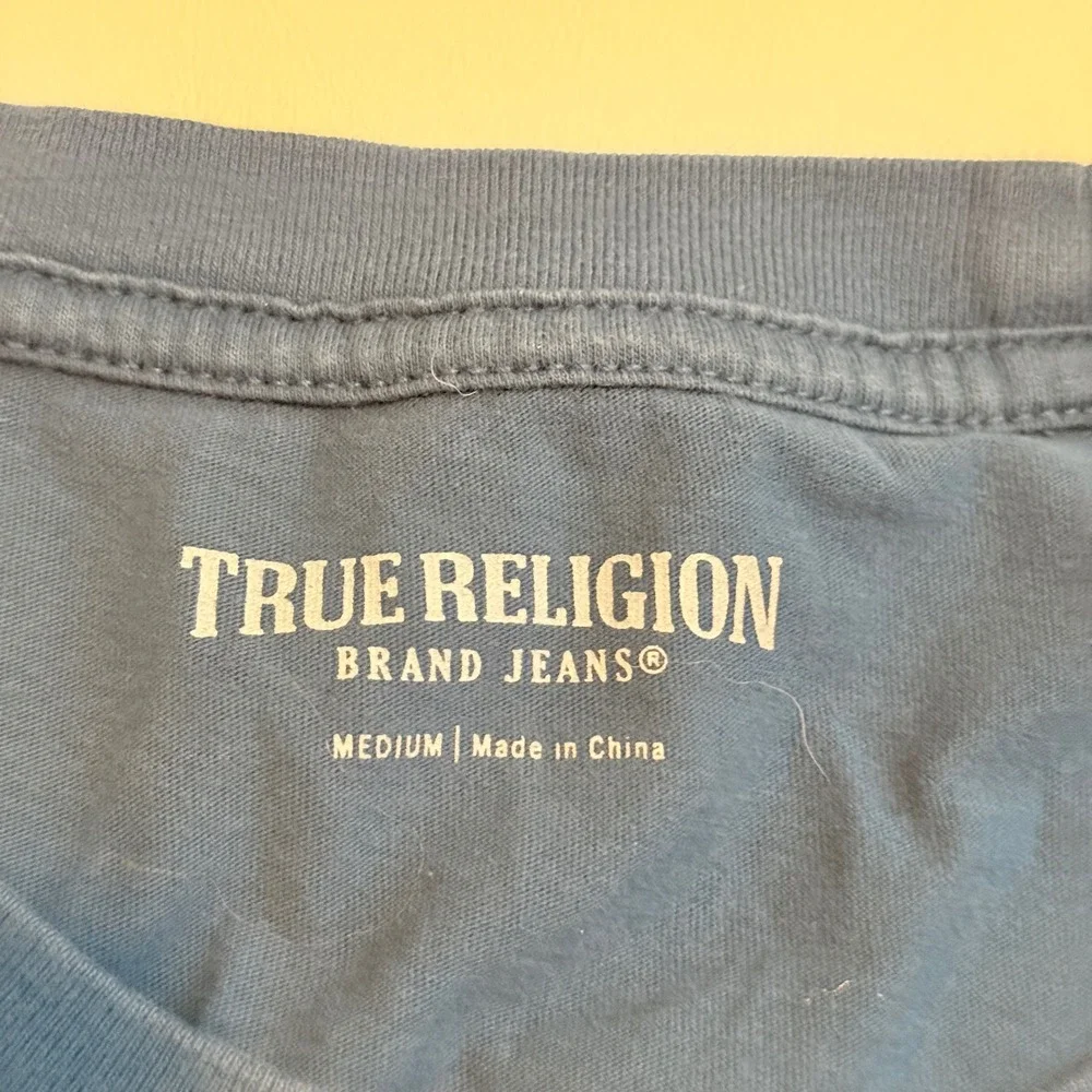 True Religion T-Shirt Mens Medium Blue Orange Horseshoe Logo Graphic Tee